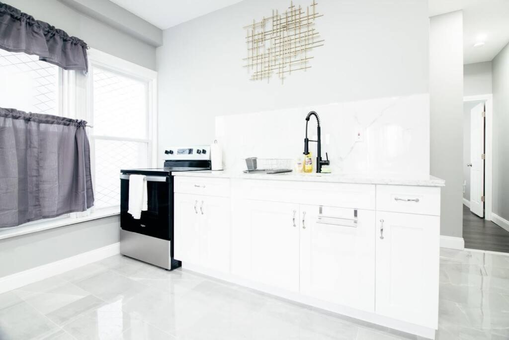 Modern 1 Bedroom Close Falls And Casino Niagara Falls